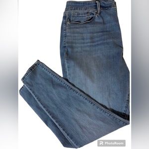 DENIZEN from Levi's - High Rise Skinny Jean - color:
Laguna - Size 14M